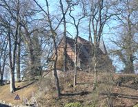 Die Katharinenkirche zu Bliedersdorf auf dem Burghügel. © Foto: D. Alsdorf.